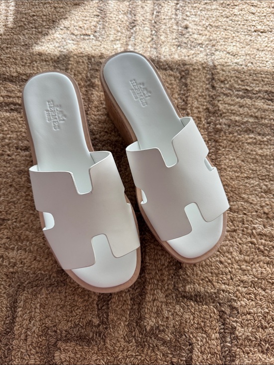 Hermes Shoes - HermesWhite Leather-Style Slide Mules